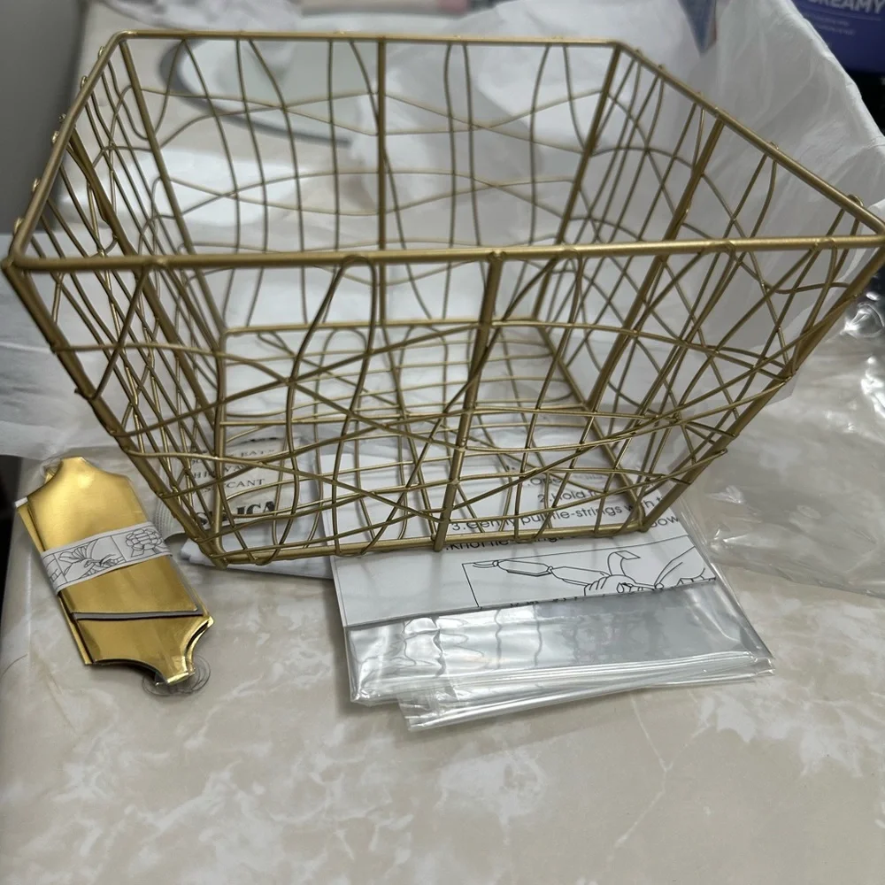 Avon Luxurious Gold Gift Set